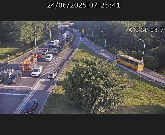 Traffic live webcam Luxembourg Jonction Lankelz - A13 direction Pétange - BK 8.7 