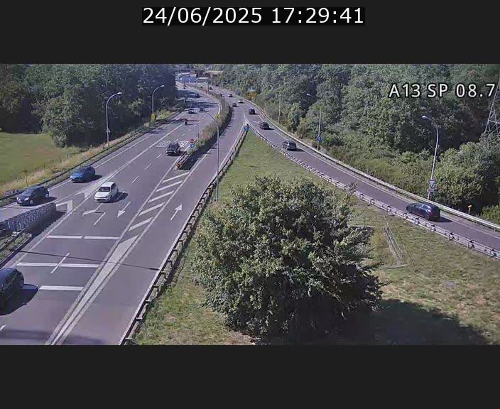 Traffic live webcam Luxembourg Jonction Lankelz - A13 direction Pétange - BK 8.7 