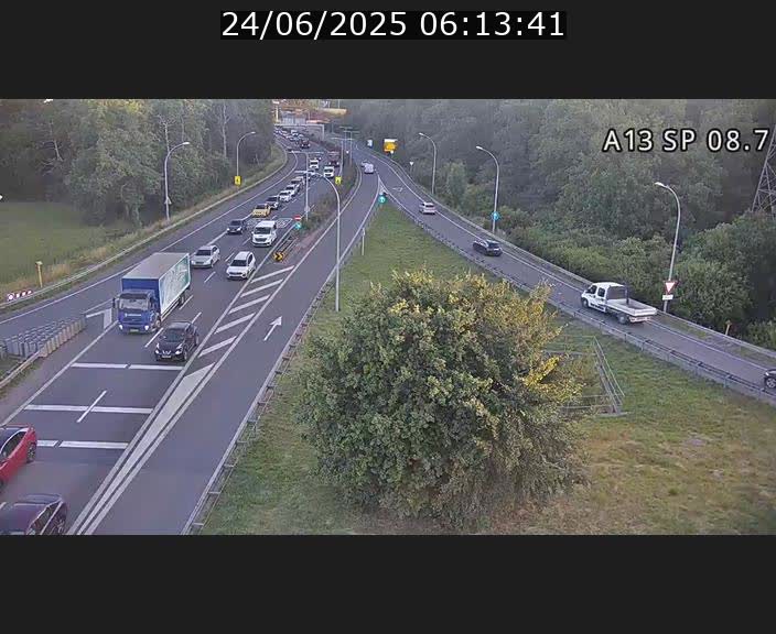 Traffic live webcam Luxembourg Jonction Lankelz - A13 direction Pétange - BK 8.7 