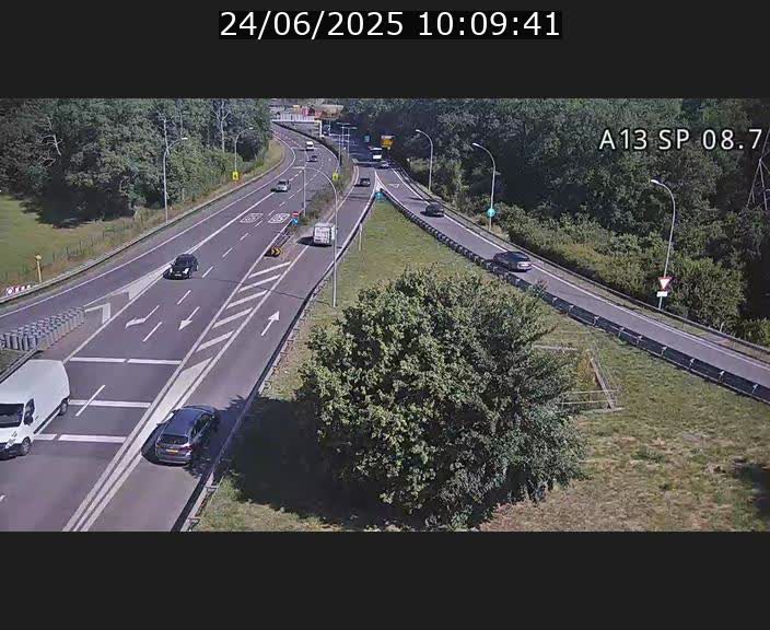 Traffic live webcam Luxembourg Jonction Lankelz - A13 direction Pétange - BK 8.7 