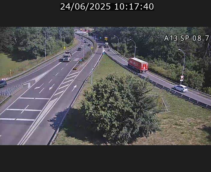 Traffic live webcam Luxembourg Jonction Lankelz - A13 direction Pétange - BK 8.7 