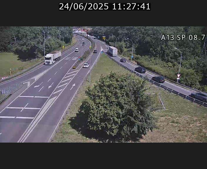Traffic live webcam Luxembourg Jonction Lankelz - A13 direction Pétange - BK 8.7 