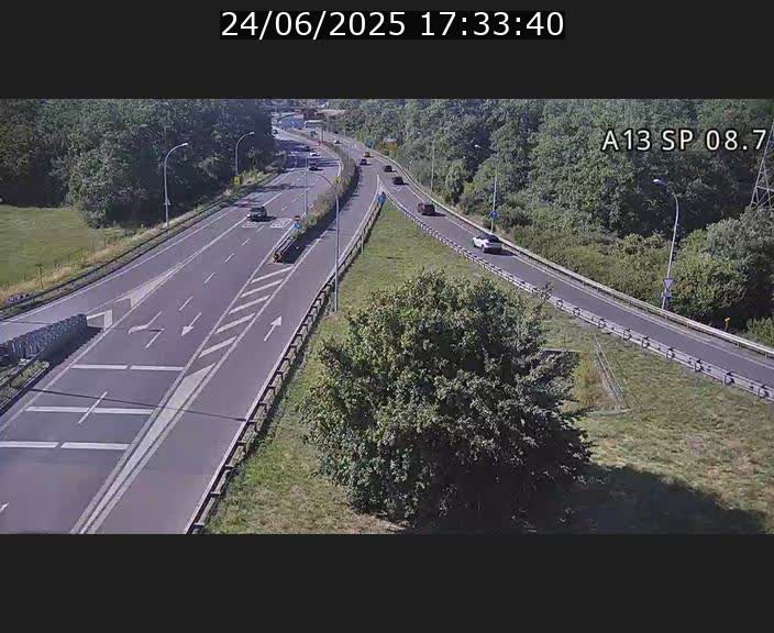 Traffic live webcam Luxembourg Jonction Lankelz - A13 direction Pétange - BK 8.7 