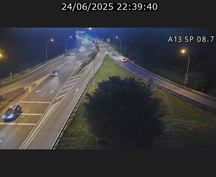 Traffic live webcam Luxembourg Jonction Lankelz - A13 direction Pétange - BK 8.7 