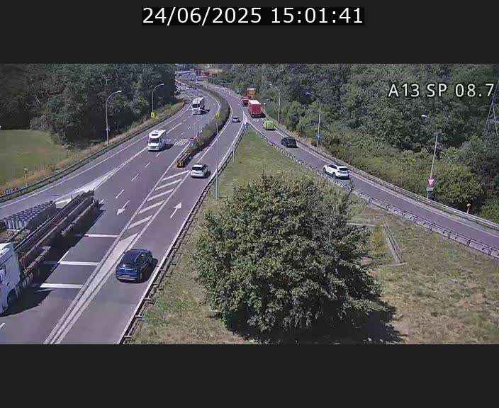 Traffic live webcam Luxembourg Jonction Lankelz - A13 direction Pétange - BK 8.7 