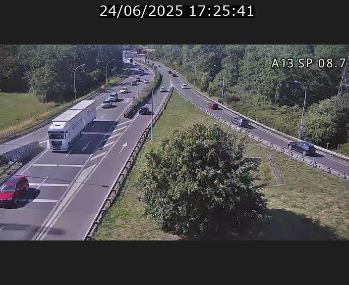 Traffic live webcam Luxembourg Jonction Lankelz - A13 direction Pétange - BK 8.7 