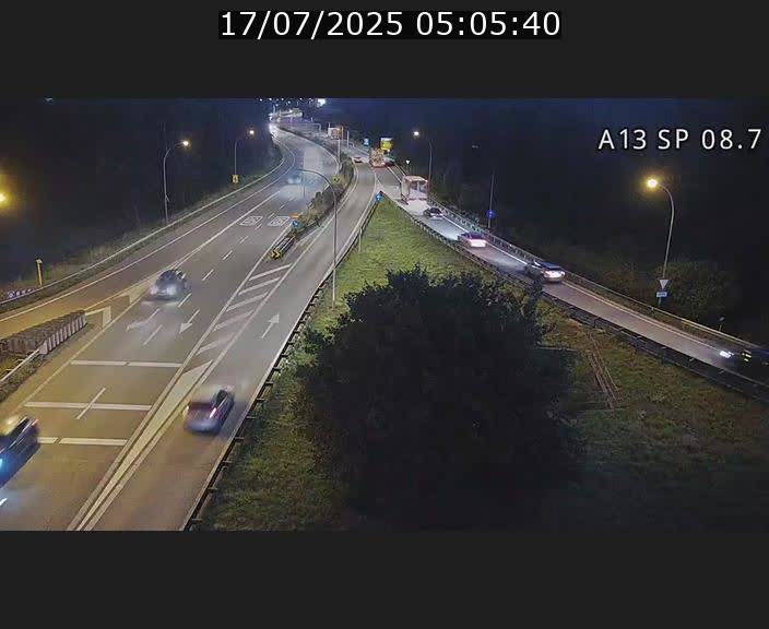 Traffic live webcam Luxembourg Jonction Lankelz - A13 direction Pétange - BK 8.7 