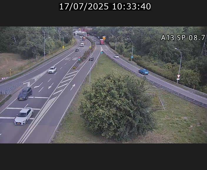 Traffic live webcam Luxembourg Jonction Lankelz - A13 direction Pétange - BK 8.7 