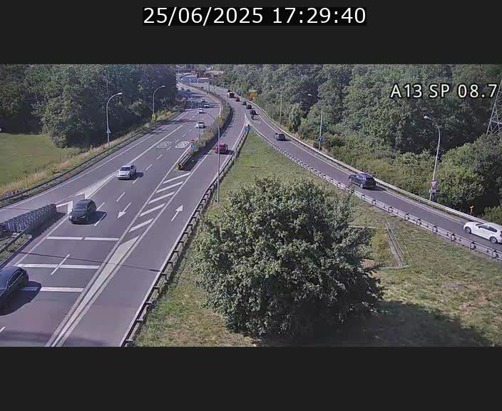 Traffic live webcam Luxembourg Jonction Lankelz - A13 direction Pétange - BK 8.7 