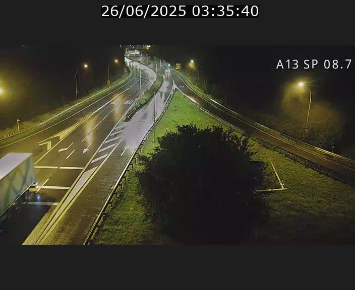 Traffic live webcam Luxembourg Jonction Lankelz - A13 direction Pétange - BK 8.7 