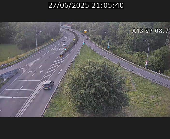 Traffic live webcam Luxembourg Jonction Lankelz - A13 direction Pétange - BK 8.7 