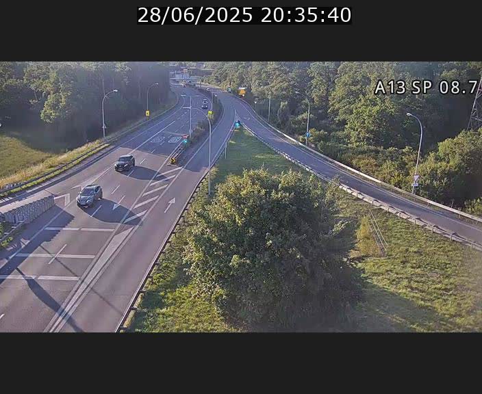 Traffic live webcam Luxembourg Jonction Lankelz - A13 direction Pétange - BK 8.7 