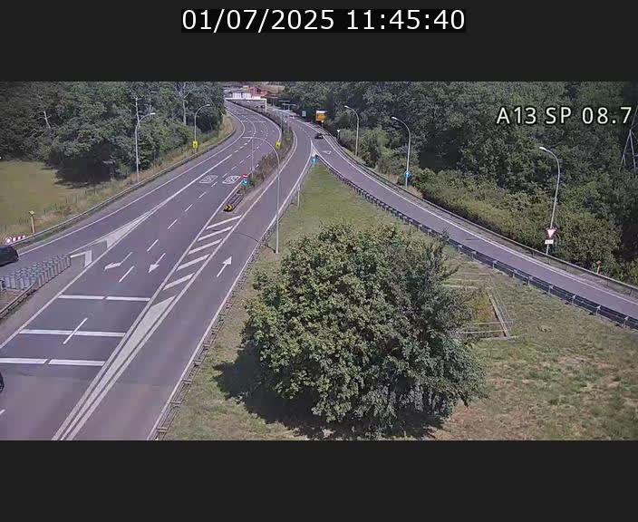 Traffic live webcam Luxembourg Jonction Lankelz - A13 direction Pétange - BK 8.7 