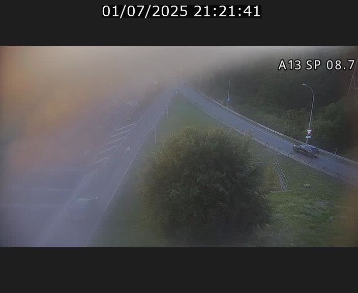 Traffic live webcam Luxembourg Jonction Lankelz - A13 direction Pétange - BK 8.7 