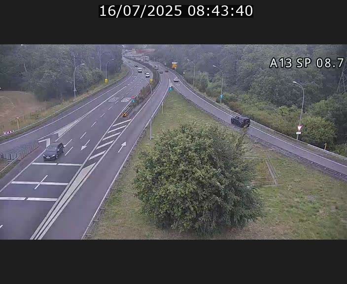 Traffic live webcam Luxembourg Jonction Lankelz - A13 direction Pétange - BK 8.7 