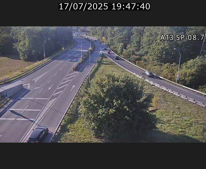 Traffic live webcam Luxembourg Jonction Lankelz - A13 direction Pétange - BK 8.7 