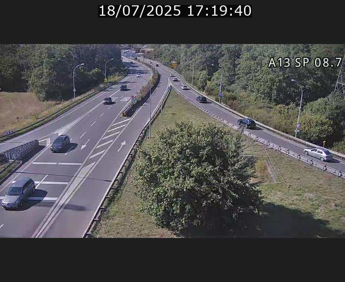 Traffic live webcam Luxembourg Jonction Lankelz - A13 direction Pétange - BK 8.7 