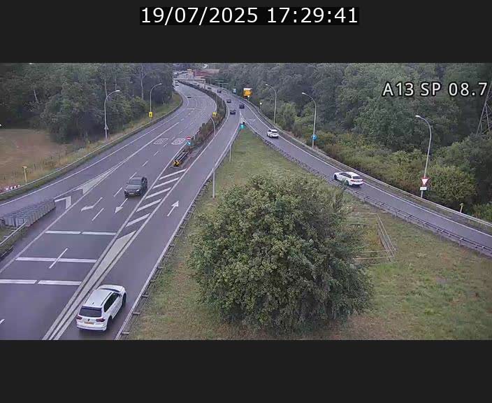 Traffic live webcam Luxembourg Jonction Lankelz - A13 direction Pétange - BK 8.7 