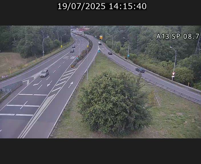Traffic live webcam Luxembourg Jonction Lankelz - A13 direction Pétange - BK 8.7 