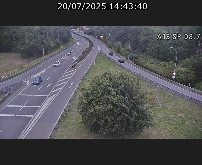 Traffic live webcam Luxembourg Jonction Lankelz - A13 direction Pétange - BK 8.7 