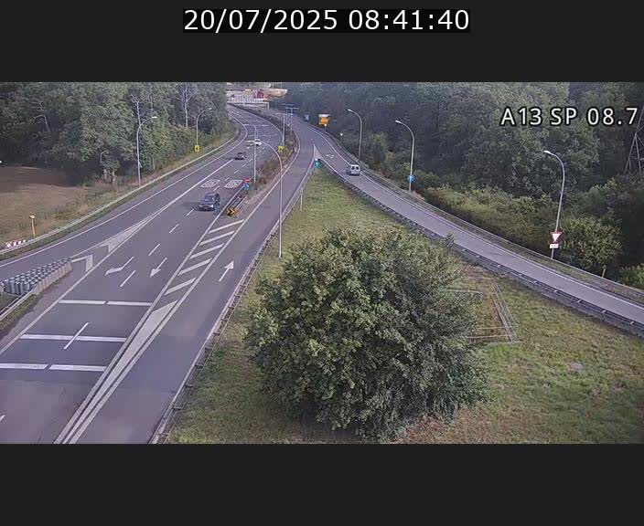 Traffic live webcam Luxembourg Jonction Lankelz - A13 direction Pétange - BK 8.7 