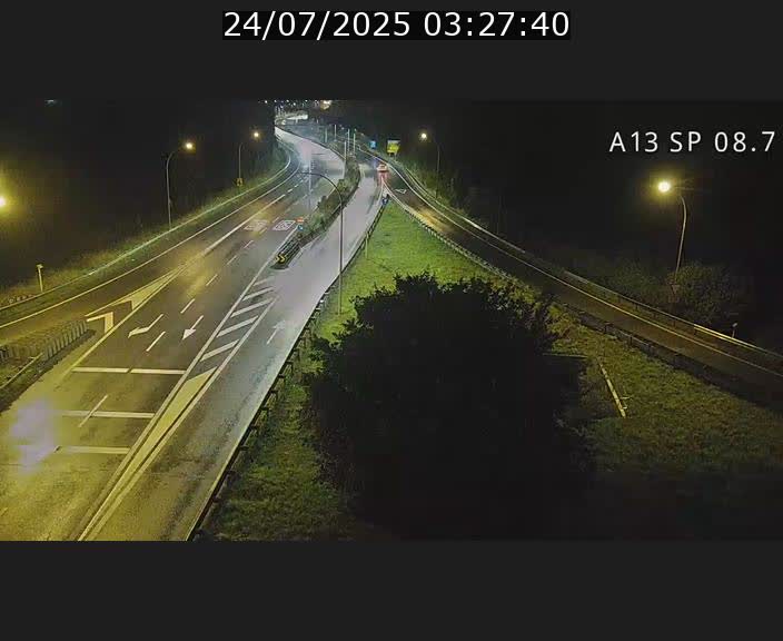 Traffic live webcam Luxembourg Jonction Lankelz - A13 direction Pétange - BK 8.7 