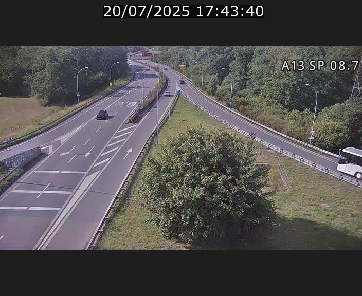 Traffic live webcam Luxembourg Jonction Lankelz - A13 direction Pétange - BK 8.7 
