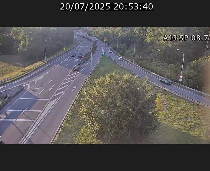 Traffic live webcam Luxembourg Jonction Lankelz - A13 direction Pétange - BK 8.7 