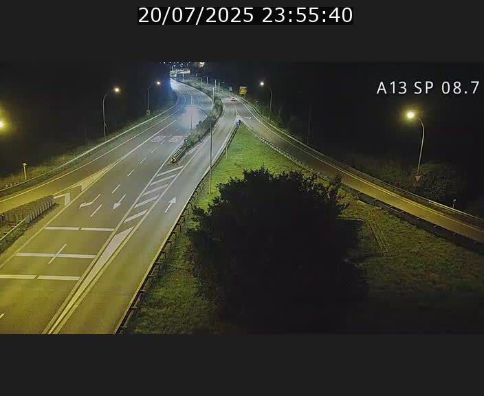Traffic live webcam Luxembourg Jonction Lankelz - A13 direction Pétange - BK 8.7 