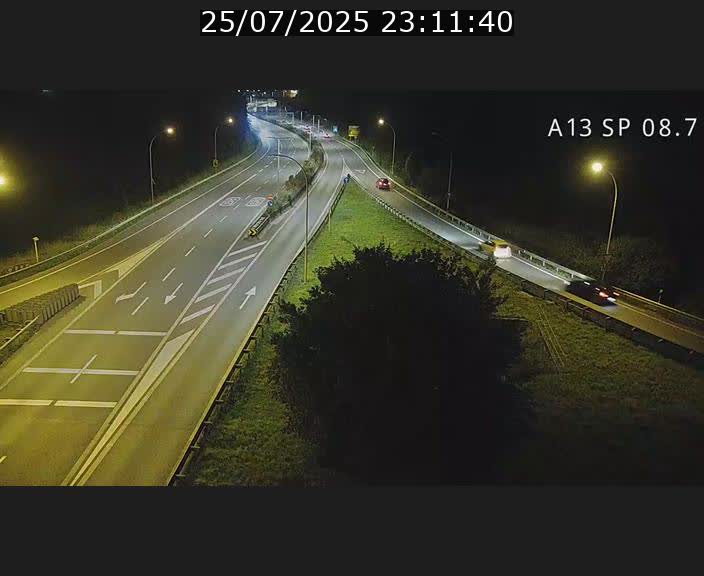 Traffic live webcam Luxembourg Jonction Lankelz - A13 direction Pétange - BK 8.7 