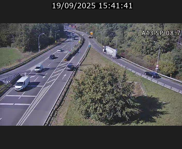 Traffic live webcam Luxembourg Jonction Lankelz - A13 direction Pétange - BK 8.7 