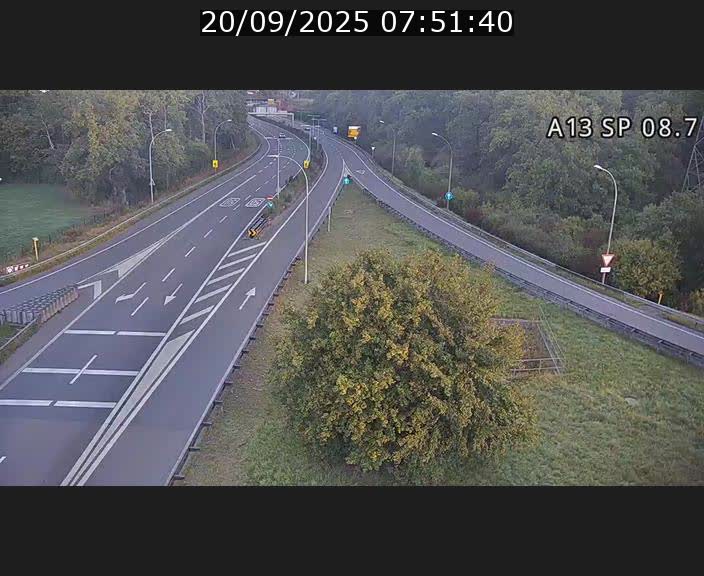 Traffic live webcam Luxembourg Jonction Lankelz - A13 direction Pétange - BK 8.7 