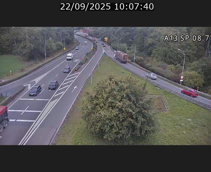 Traffic live webcam Luxembourg Jonction Lankelz - A13 direction Pétange - BK 8.7 