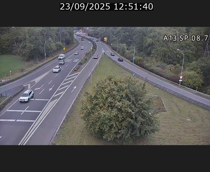 Traffic live webcam Luxembourg Jonction Lankelz - A13 direction Pétange - BK 8.7 