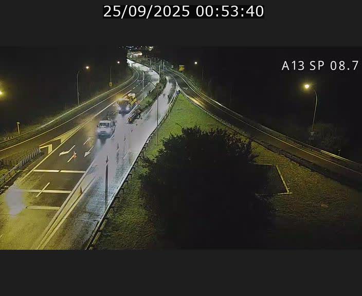 Traffic live webcam Luxembourg Jonction Lankelz - A13 direction Pétange - BK 8.7 