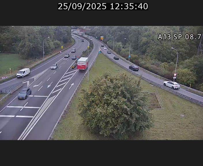 Traffic live webcam Luxembourg Jonction Lankelz - A13 direction Pétange - BK 8.7 