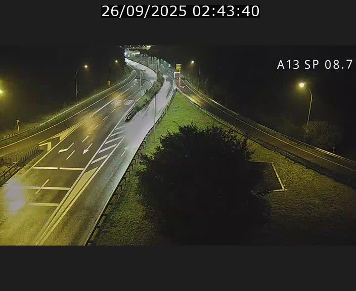 Traffic live webcam Luxembourg Jonction Lankelz - A13 direction Pétange - BK 8.7 