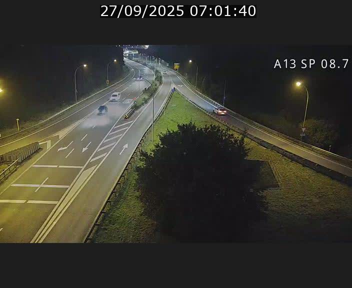 Traffic live webcam Luxembourg Jonction Lankelz - A13 direction Pétange - BK 8.7 