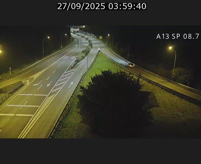 Traffic live webcam Luxembourg Jonction Lankelz - A13 direction Pétange - BK 8.7 