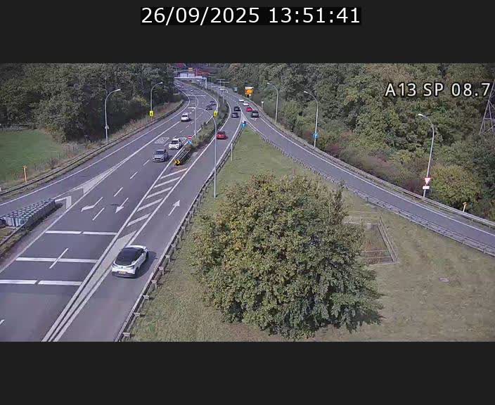 Traffic live webcam Luxembourg Jonction Lankelz - A13 direction Pétange - BK 8.7 