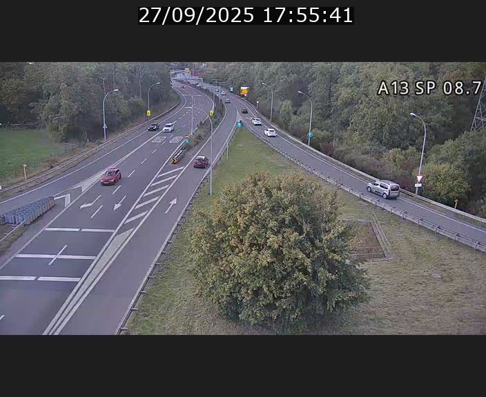 Traffic live webcam Luxembourg Jonction Lankelz - A13 direction Pétange - BK 8.7 