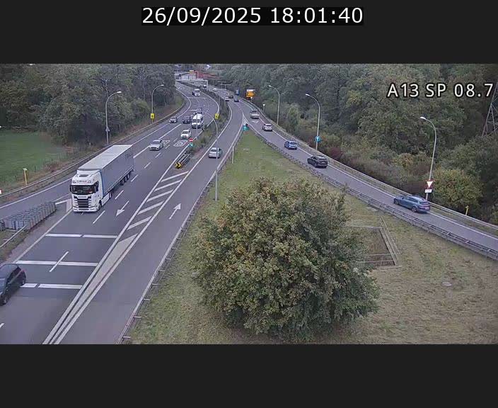 Traffic live webcam Luxembourg Jonction Lankelz - A13 direction Pétange - BK 8.7 