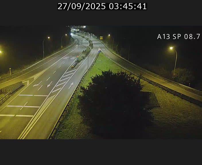 Traffic live webcam Luxembourg Jonction Lankelz - A13 direction Pétange - BK 8.7 