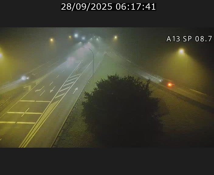 Traffic live webcam Luxembourg Jonction Lankelz - A13 direction Pétange - BK 8.7 