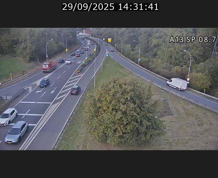 Traffic live webcam Luxembourg Jonction Lankelz - A13 direction Pétange - BK 8.7 