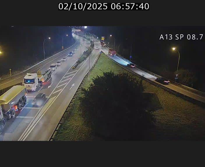 Traffic live webcam Luxembourg Jonction Lankelz - A13 direction Pétange - BK 8.7 