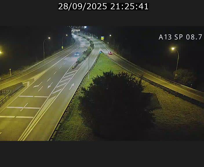 Traffic live webcam Luxembourg Jonction Lankelz - A13 direction Pétange - BK 8.7 