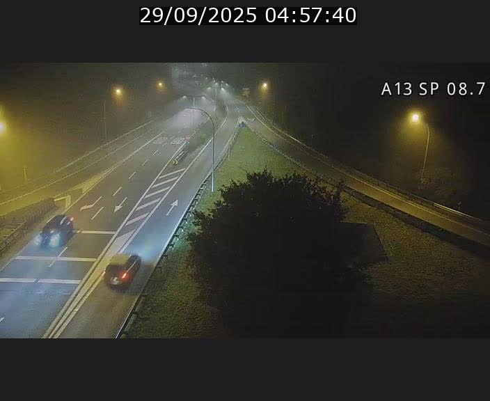 Traffic live webcam Luxembourg Jonction Lankelz - A13 direction Pétange - BK 8.7 