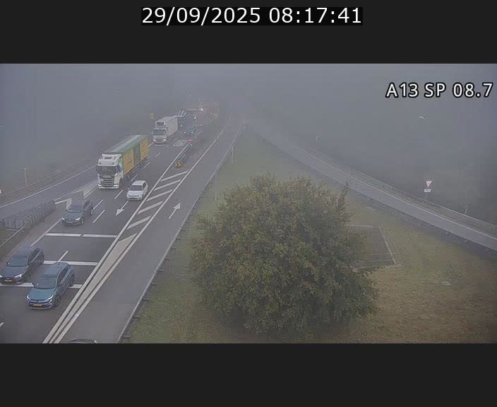 Traffic live webcam Luxembourg Jonction Lankelz - A13 direction Pétange - BK 8.7 