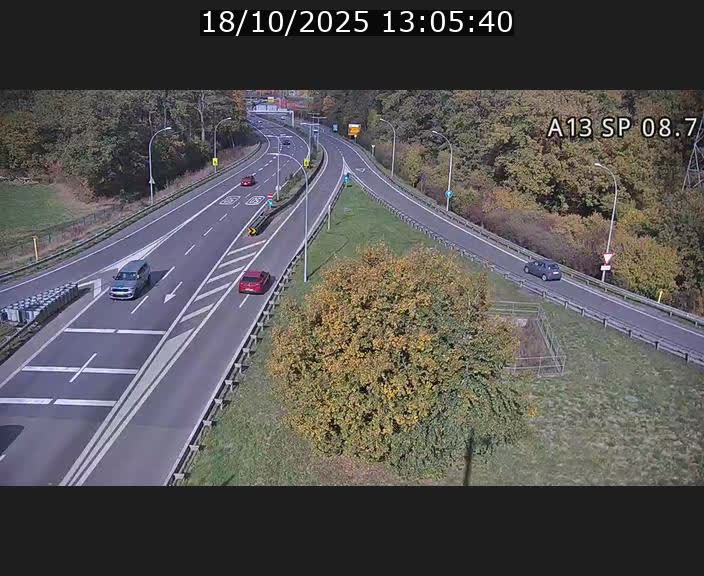Traffic live webcam Luxembourg Jonction Lankelz - A13 direction Pétange - BK 8.7 